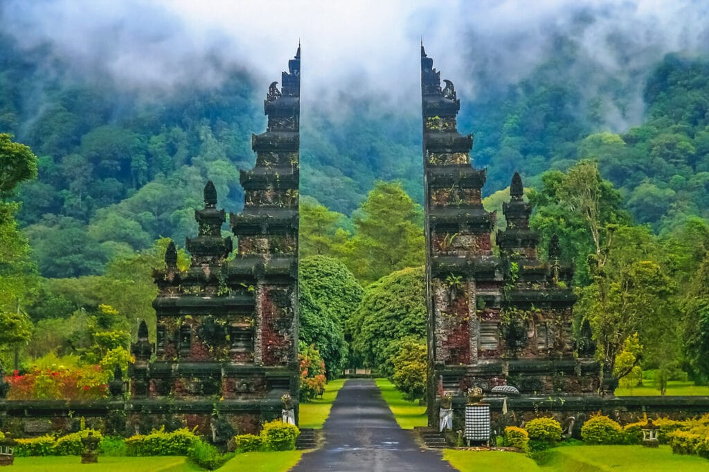 visit the world with destination hills